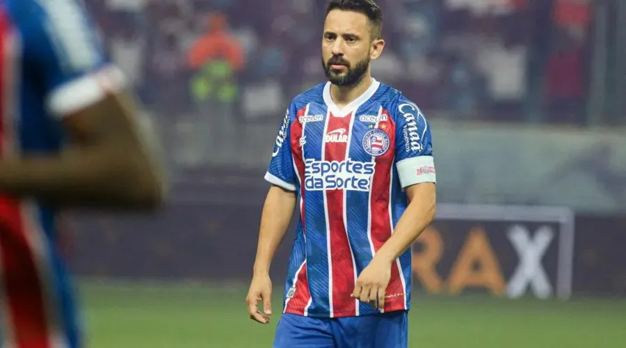 Everton Ribeiro apresentou mal estar antes da partida