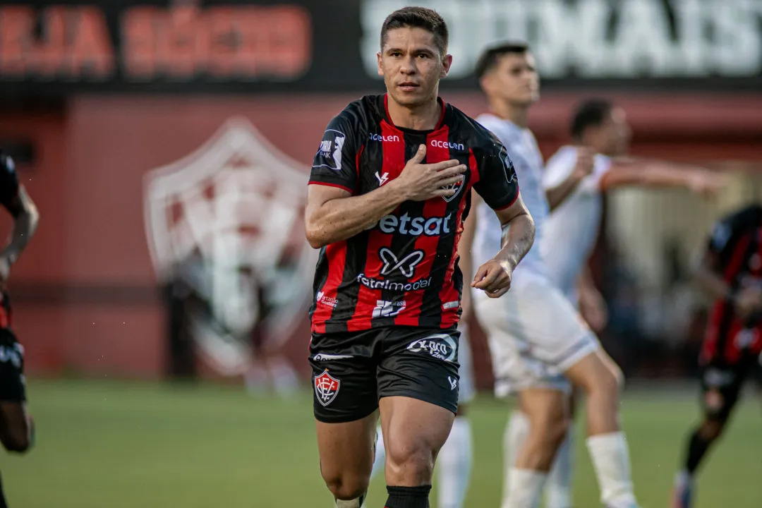 Osvaldo durante semifinal do Baianão