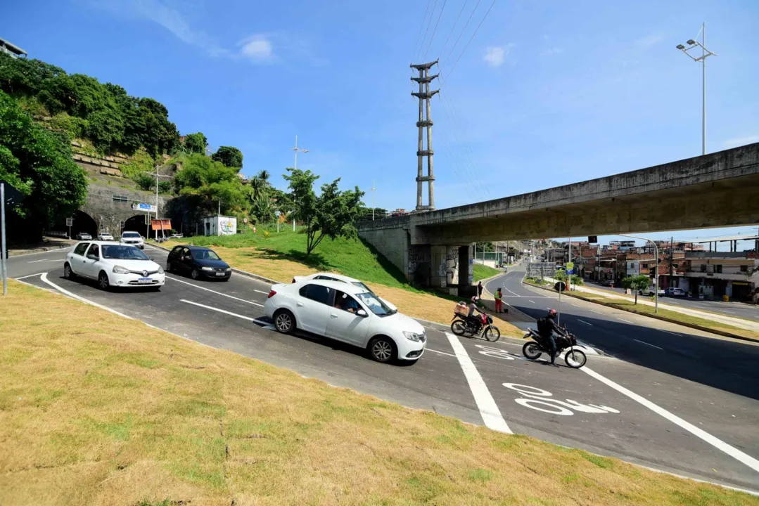 Novo retorno no final do túnel Pirajá-Lobato, na Avenida Suburbana