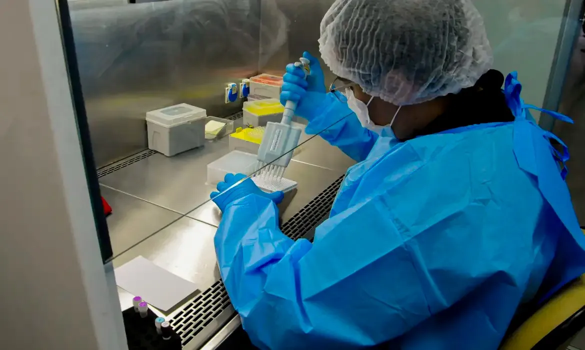 Atualmente, 16 mulheres morrem por câncer de colo de útero no Brasil