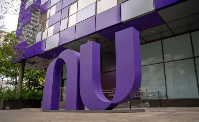 Nubank ultrapassa 100 milhões de clientes e compete com Santander