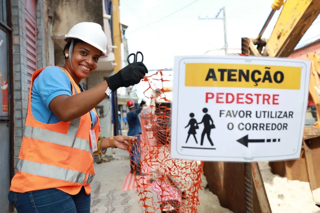 Para diminuir o impacto aos moradores, após a troca da tubulação, já é feita a cobertura da área e consequente liberação do trânsito