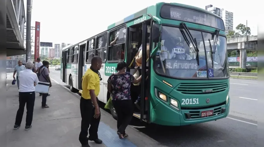 Semob informou que os ônibus seguem a rota pela Estrada Velha do Aeroporto sem acessar o local