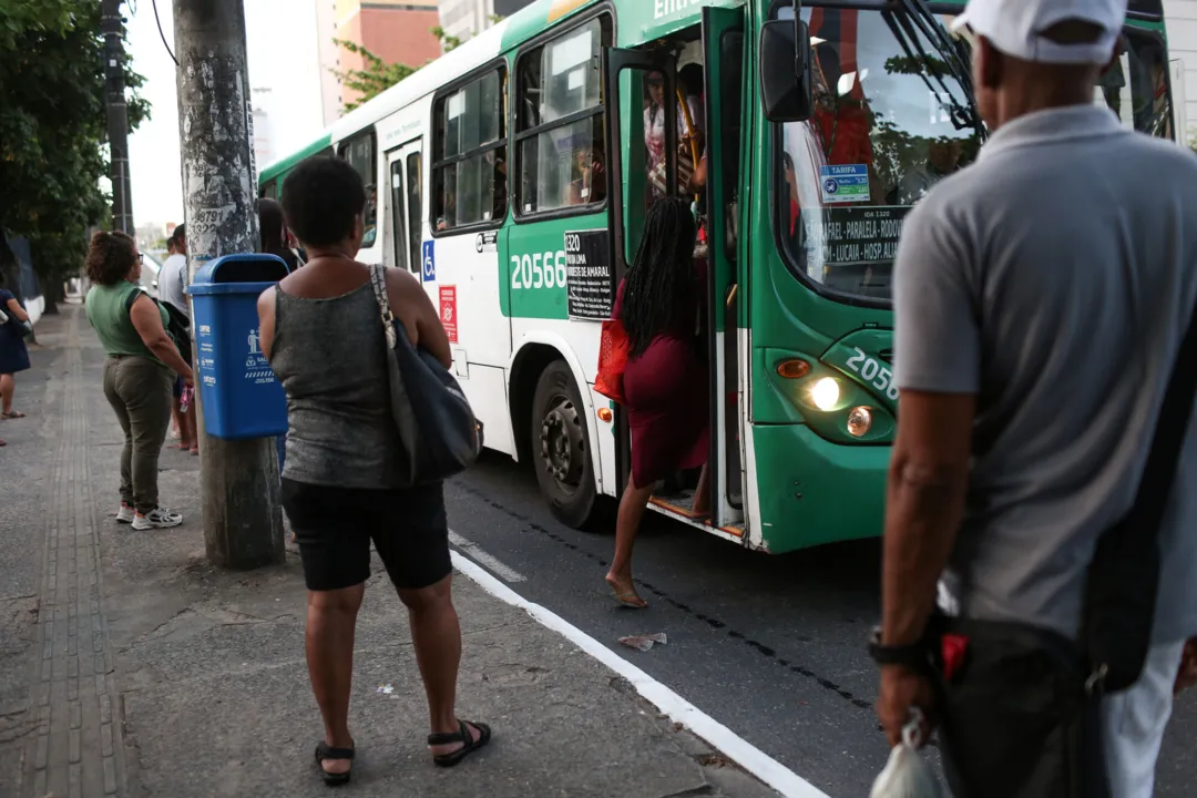 Coletivos retornaram ao local no início desta tarde