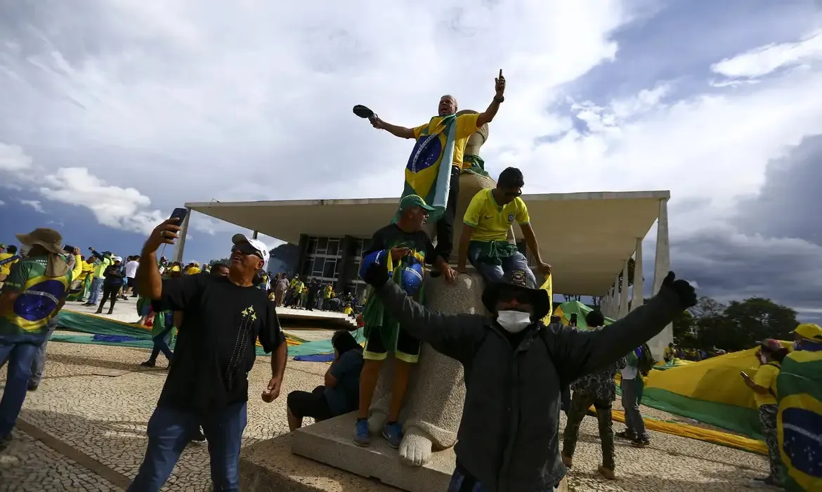 Bolsonaro pediu anistia para alguns condenados do ato antidemocrático de 8 de janeiro