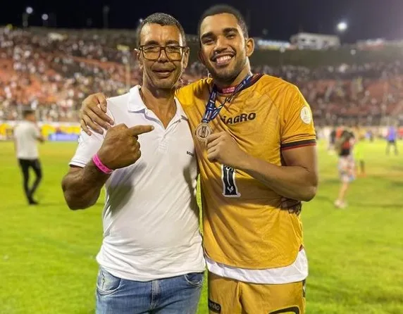 Geraldo começou a carreira no Galícia, em Salvador