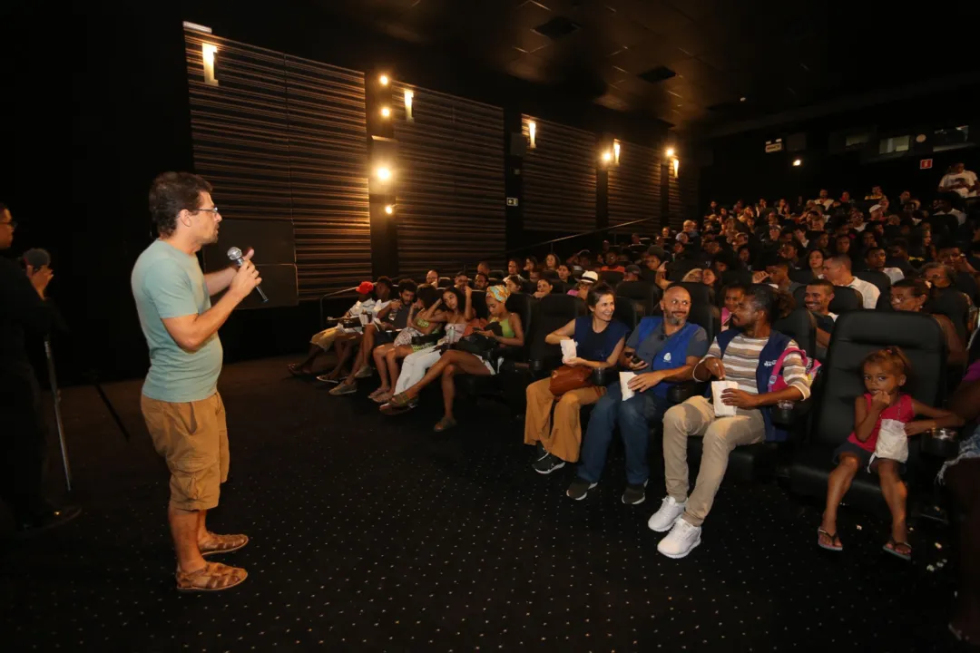 Imagem ilustrativa da imagem Pessoas em situação de rua se encantam no cinema e avistam novos rumos