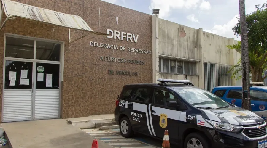 O crime aconteceu na Avenida Dorival Caymmi, no bairro de Itapuã