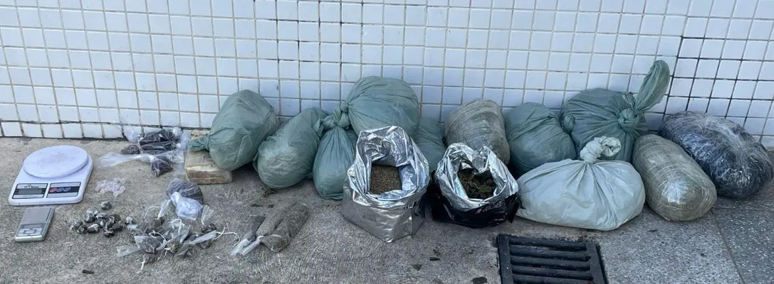 Drogas foram encontradas na rua Boa Esperança