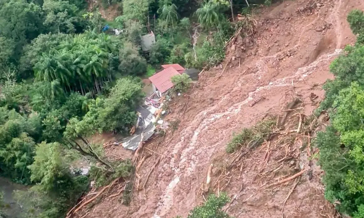 Tendência de chuva deve continuar no início de maio, aponta Inmet