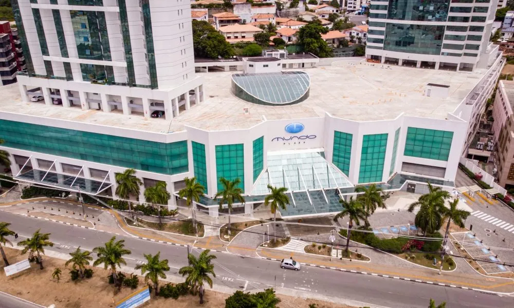 Chamas teriam ocorrido em uma das salas de ar condicionado do centro comercial