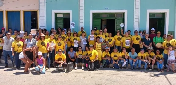 Protesto aconteceu na Praça do Garimpeiro, no centro de Palmeiras