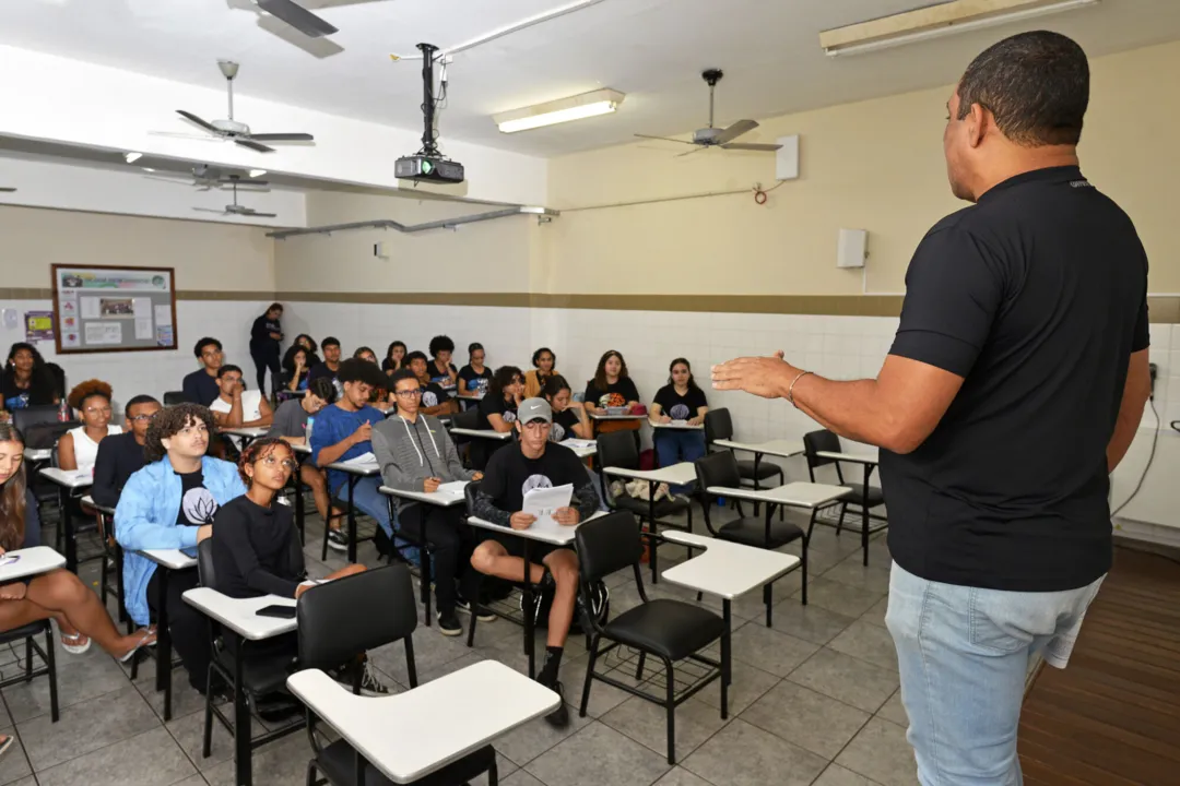 A proporção de jovens estudando na Bahia chegou ao menor número absoluto desde 2016