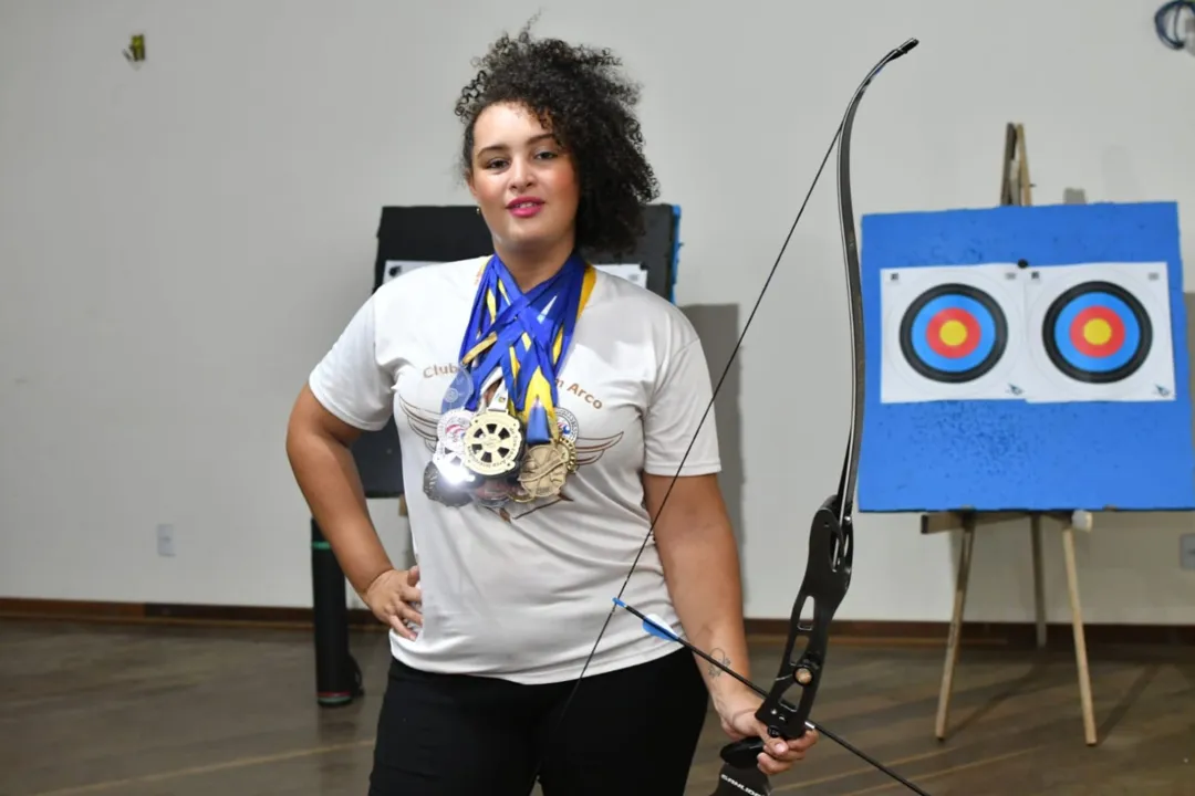 Renata Barros durante competição de Tiro com Arco