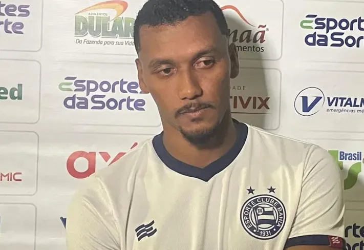 Rezende durante entrevista após o jogo contra o Vitória, neste domingo, 21.