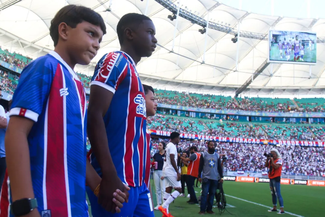 Sidney entrou em campo pela primeira vez como titular na equipe principal