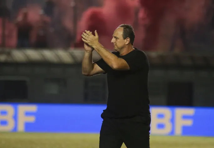 Rogério Ceni celebra classificação do Bahia.