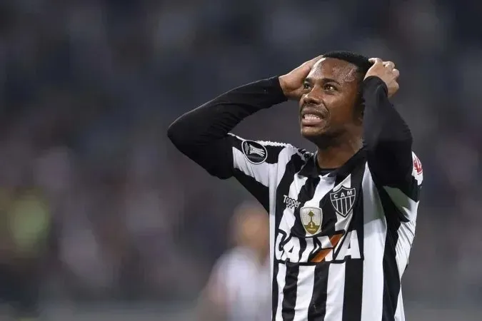 Robinho ainda não cumpriu pena e segue a vida normalmente no Brasil