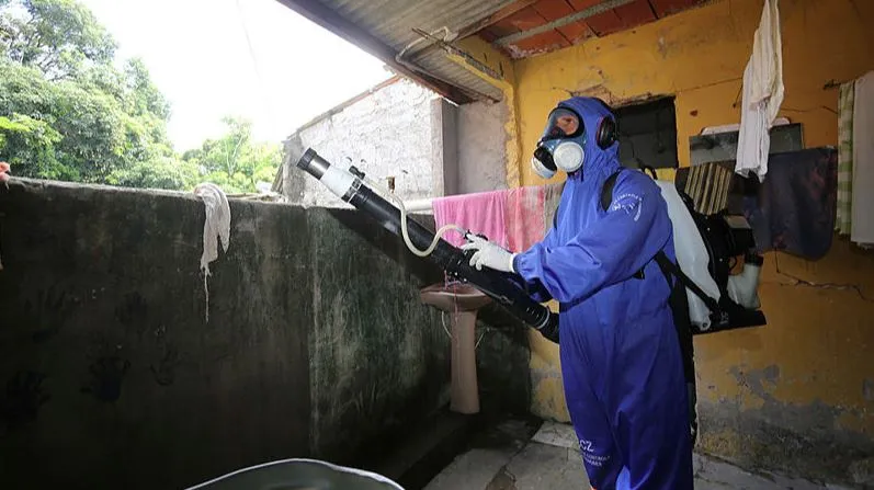 Ação de combate ao mosquito transmissor