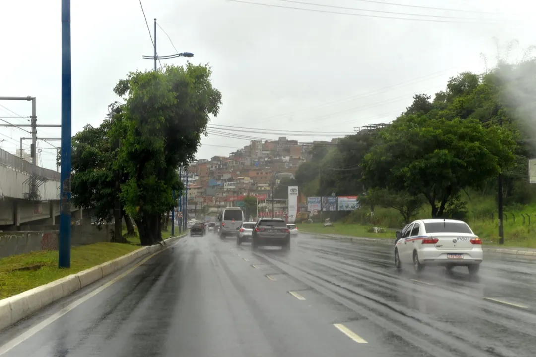 Entre sexta-feira, 29, e sábado, 30, a previsão é de céu nublado a parcialmente nublado, com chuvas fracas a moderadas a qualquer hora