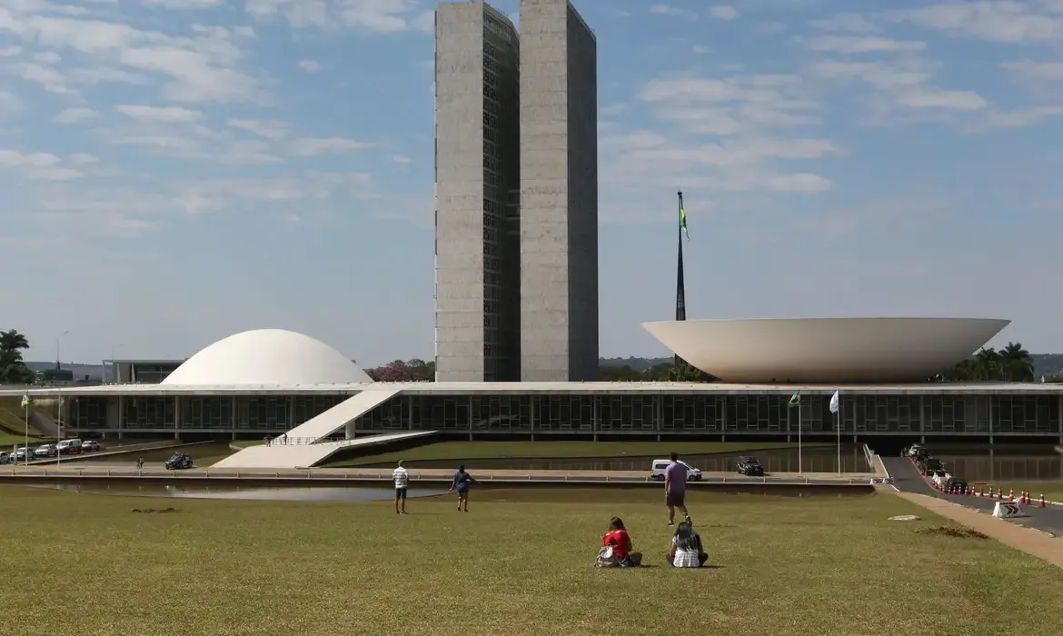 Entre os itens na pauta estavam os vetos em relação ao projeto que restringe as saídas temporárias de presos