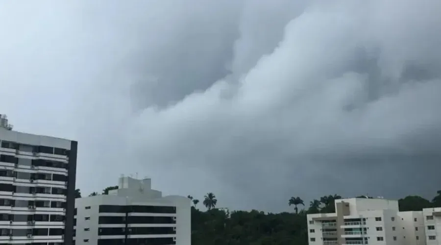 Inmet projeta tempo com muitas nuvens e poucas chances de chuva na capital baiana