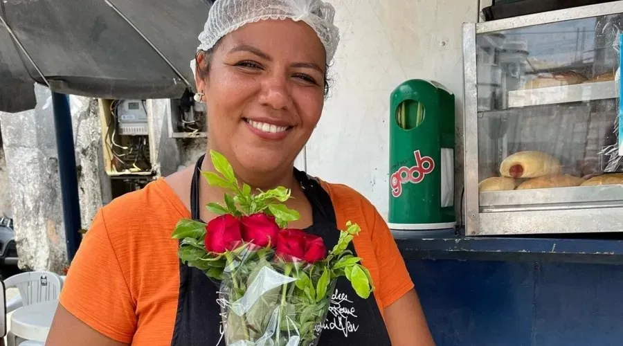 Mani gravou um vídeo na sua barraquinha de lanches