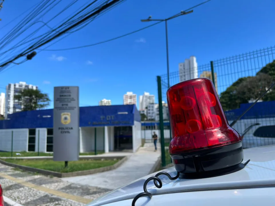 Homem teve o mandado de prisão preventiva cumprido por equipes da 1ª Delegacia Territorial (DT/Barris)