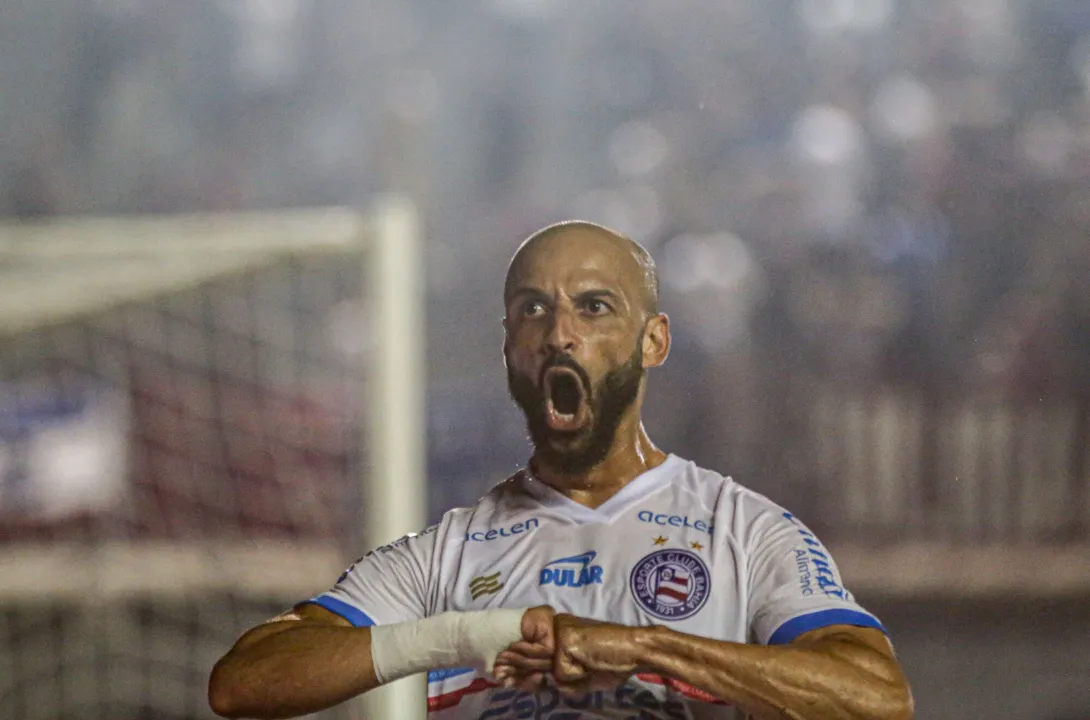 Thaciano comemora gol sobre o Caxias, o gol 10 mil da história do Bahia