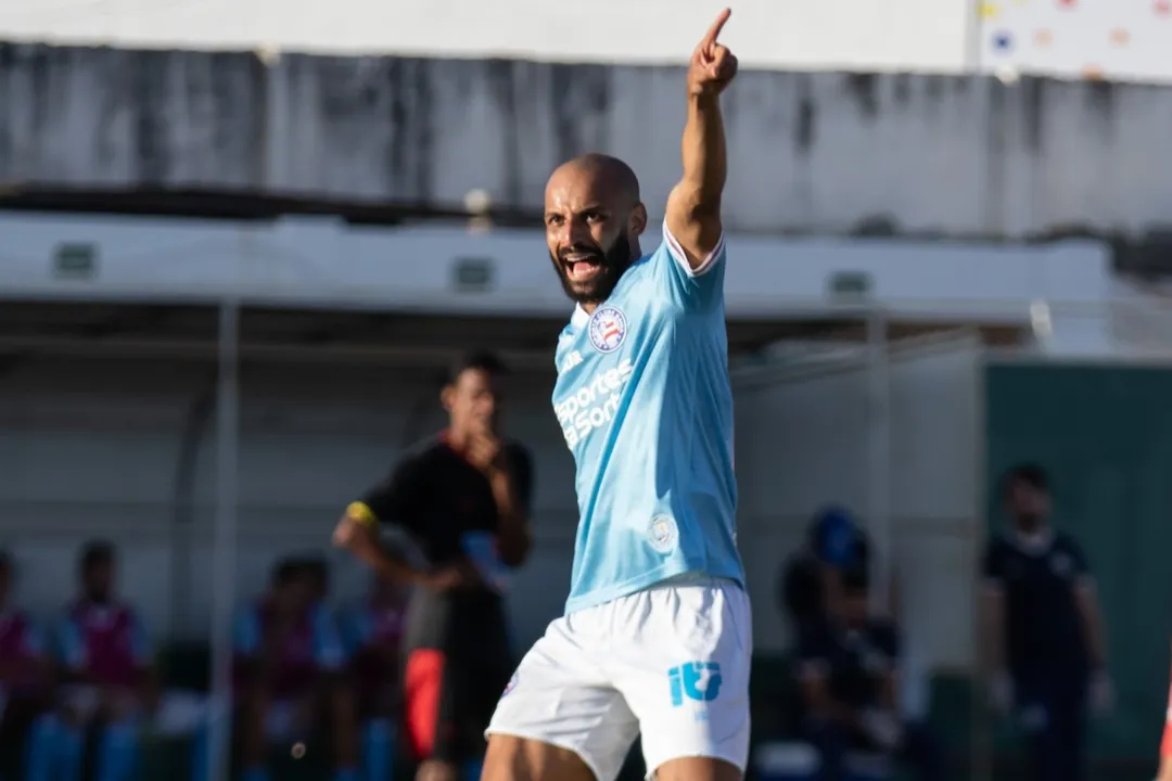 Thaciano em ação contra a Juazeirense