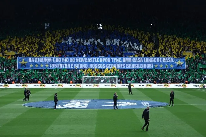 Torcedores homenageiam brasileiros na Premier League