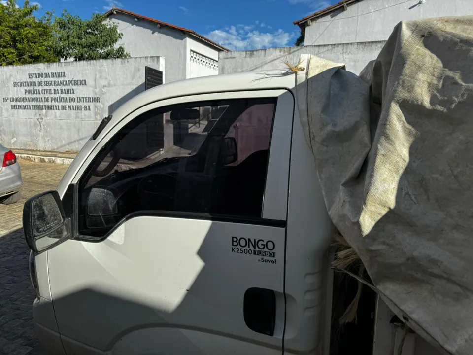 Caminhão foi localizado no povoado de Umbuzeiro