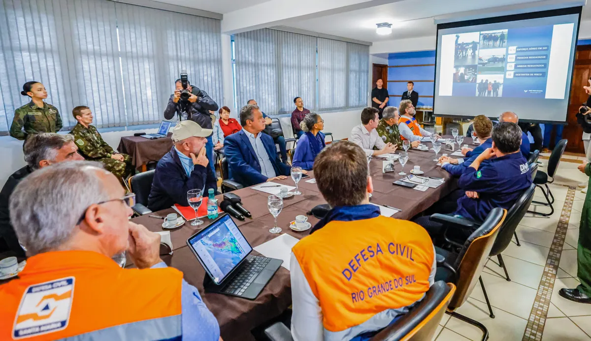 Presidente da República, Luiz Inácio Lula da Silva, durante reunião com Governador do Rio Grande do Sul, Eduardo Leite, na Base Aérea de Santa Maria - RS