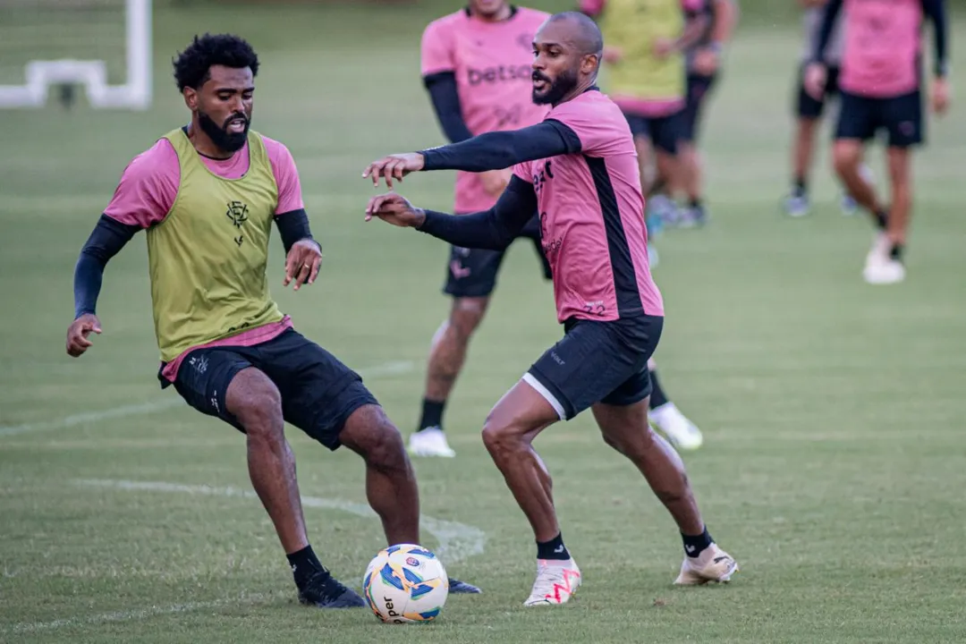 Elenco rubro-negro durante atividade na Toca do Leão