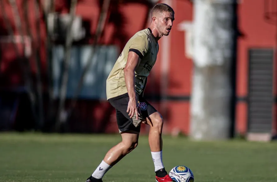 Léo Condé realiza último treino antes do Ba-Vi nesta terça-feira, 19.