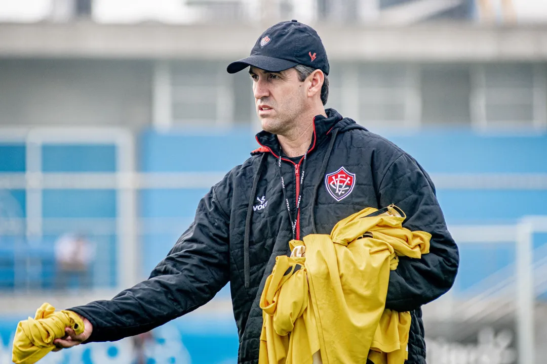 Técnico  Léo Condé tem apostado na base do  time titular do ano passado, com entradas pontuais de reforços