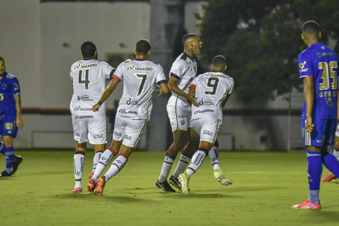 Vitória venceu o Cruzeiro no último duelo entre as equipes