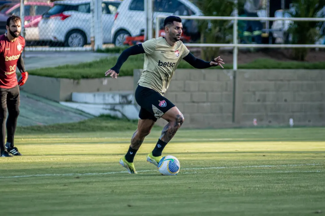 Willean Lepo em treino do Vitória