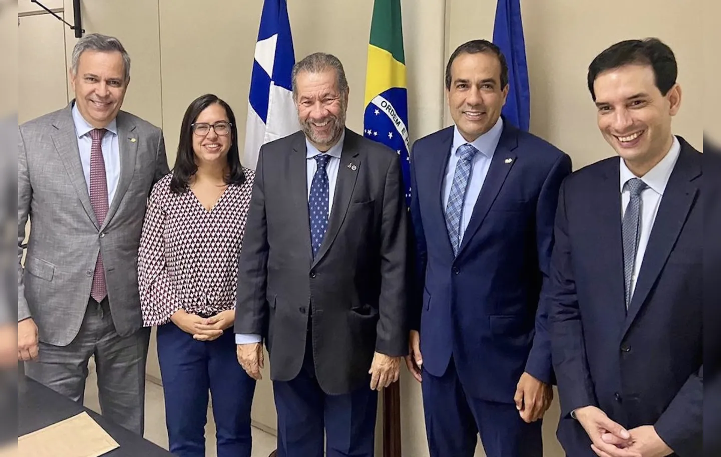 Bruno Reis ao lado de quadros do PDT: Félix, Ana Paula, o presidente nacional Lupi e o deputado Leo Prates