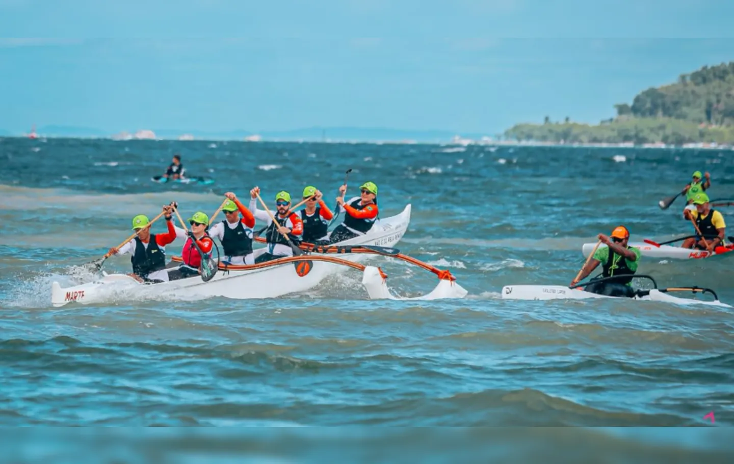 Copa de canoa havaiana reuniu atletas de quatro estados na Bahia de Todos-os-Santos.