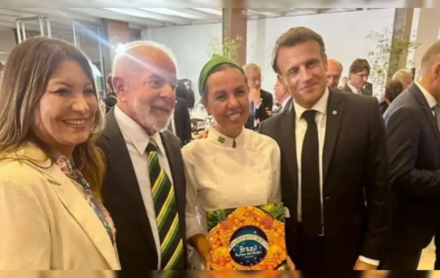 Janja, Lula e Macron com a chef Morena Leite, do restaurante Capim Santo