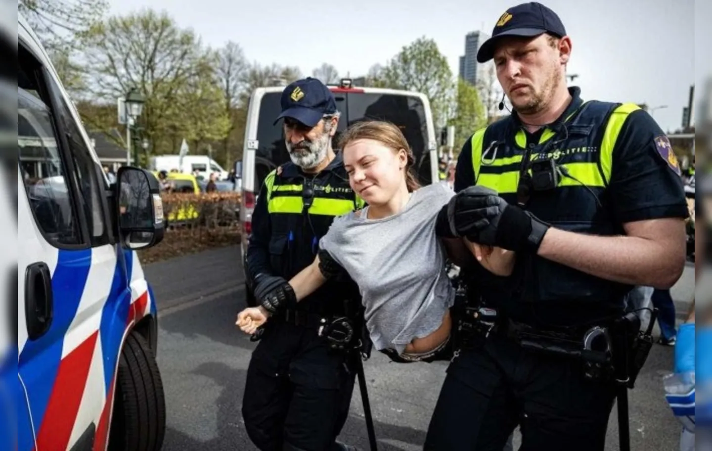Ativista climática sueca Greta Thunberg é presa durante uma marcha climática
