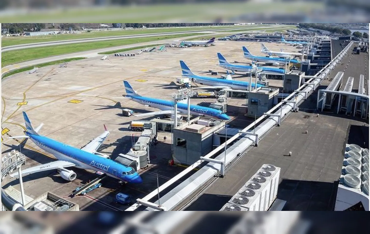 Imagem ilustrativa da imagem Greve faz companhias aéreas cancelarem voos entre Brasil e Argentina