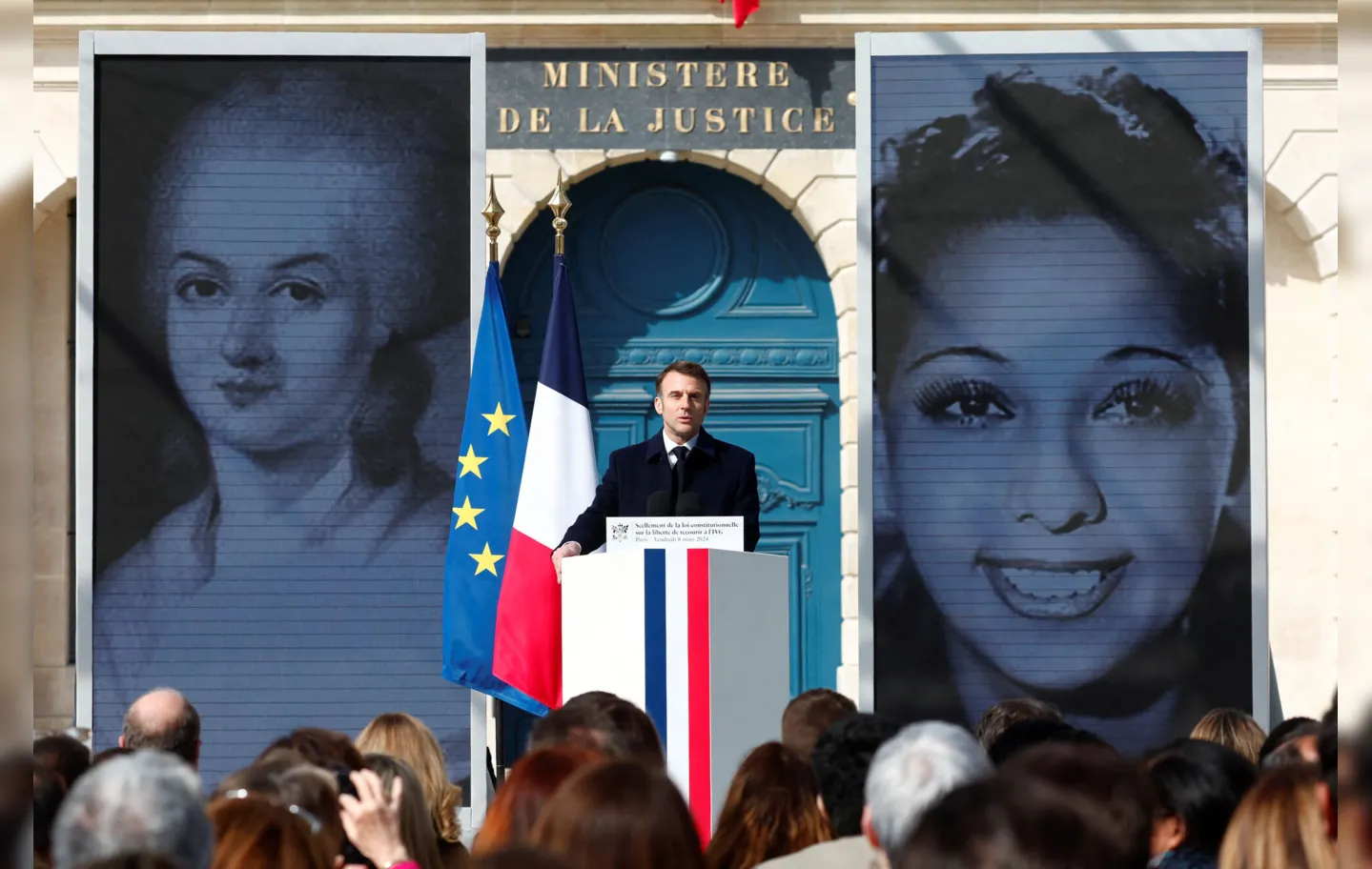 Presidente francês quer incluir aborto na Carta dos Direitos Fundamentais da UE