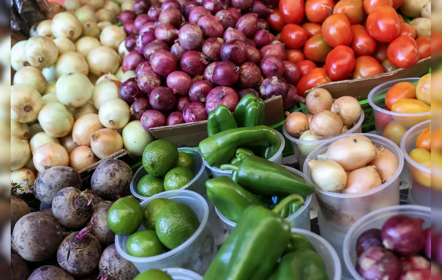 Tomate e cebola lideram a lista de aumento de preços dos alimentos