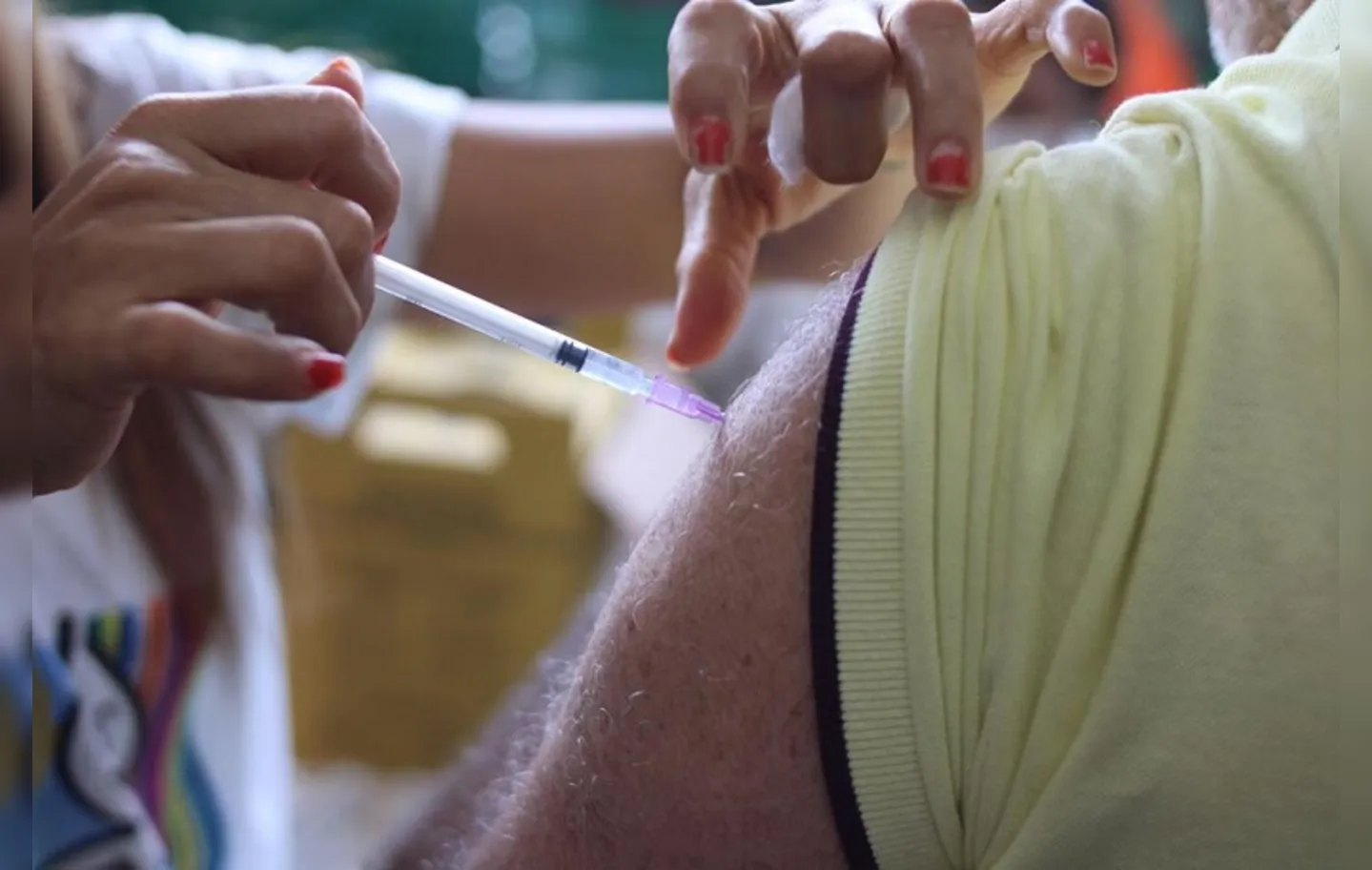 Mais de 60 pontos de vacinação acolheram os públicos elegíveis em diversos locais da cidade