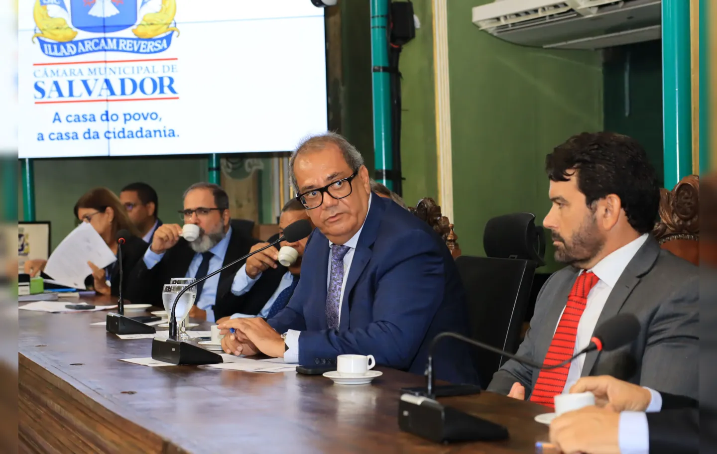Presidente Carlos Muniz se comprometeu em votar as matérias na tarde de quarta-feira