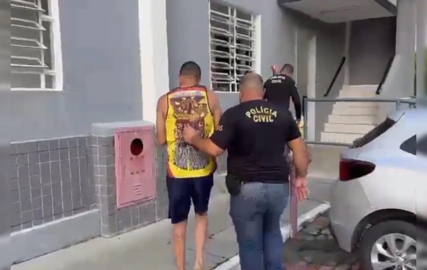 Um dos presos estava usando camisa de torcida organizada