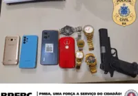 Dois homens são presos com pistola de brinquedo após assalto a ônibus