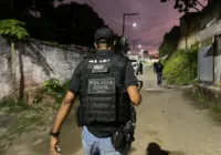 Homem é preso após esconder corpo de mulher em cova no quintal de casa